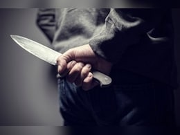 दिल्ली : बुजुर्ग महिला की चाकू मारकर दिन दहाड़े हत्या, फरार आरोपी को ढूंढ़ रही पुलिस दिल्ली : बुजुर्ग महिला की चाकू मारकर दिन दहाड़े हत्या, फरार आरोपी को ढूंढ़ रही पुलिस