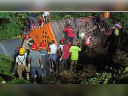 पंढरपूरला निघालेल्या वारकऱ्यांवर काळाचा घाला, 5 जणांचा मृत्यू 42 जण जखमी पंढरपूरला निघालेल्या वारकऱ्यांवर काळाचा घाला, 5 जणांचा मृत्यू 42 जण जखमी