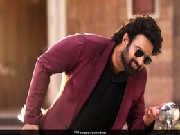 The Raja Saab First Glimpse: द राजा साब की पहली झलक आई सामने, फैन्स बोले- 1200 करोड़ पक्के The Raja Saab First Glimpse: द राजा साब की पहली झलक आई सामने, फैन्स बोले- 1200 करोड़ पक्के