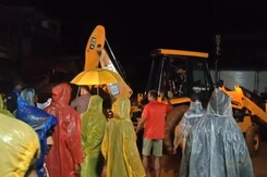 6 Killed, Several Trapped As Landslides Hit Kerala's Wayanad 6 Killed, Several Trapped As Landslides Hit Kerala's Wayanad