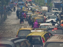 Heavy Rain Alert In Mumbai, Some Roads Flooded; Chief Minister Takes Stock Heavy Rain Alert In Mumbai, Some Roads Flooded; Chief Minister Takes Stock
