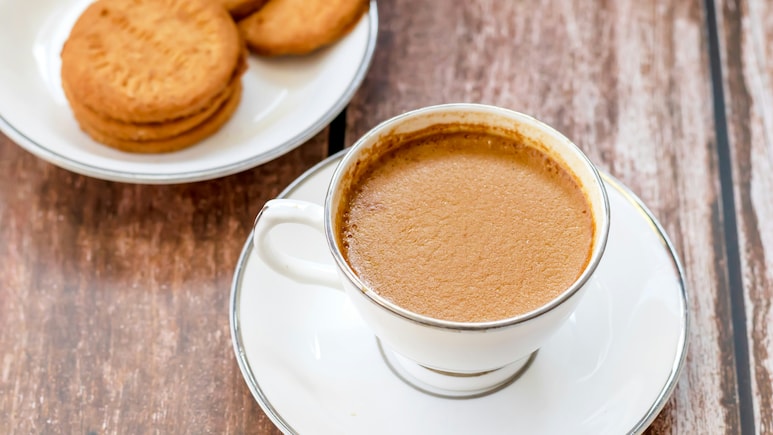 भारत के किस राज्य में लोग खाना छोड़ सकते हैं, लेकिन चाय नहीं? जानिए चाय के दीवानों की दिलचस्प कहानी