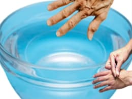 एक्सपर्ट ने बताया हाथों की ढीली और बेजान स्किन को 3 दिन में टाइट करने का आसान नुस्खा, आइए जानते हैं... एक्सपर्ट ने बताया हाथों की ढीली और बेजान स्किन को 3 दिन में टाइट करने का आसान नुस्खा, आइए जानते हैं...