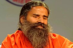 बाबा रामदेव को एक और झटका, पतंजलि पर 50 करोड़ का जुर्माना बाबा रामदेव को एक और झटका, पतंजलि पर 50 करोड़ का जुर्माना