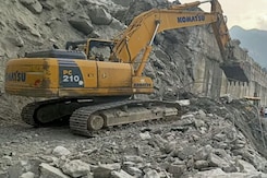 Badrinath Highway Closed For 48 Hours, Landslides Keep Devotees Stranded Badrinath Highway Closed For 48 Hours, Landslides Keep Devotees Stranded