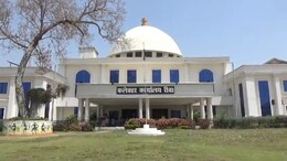 2 किस्त के बाद नहीं आयी Ladli Behna Yojna की राशि, सचिव-सरपंच से सीएम हेल्पलाइन तक महिलाएं लगा चुकी गुहार, अब पहुंची कलेक्ट्रेट ऑफिस