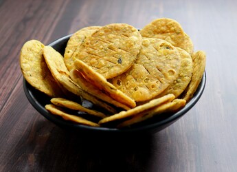 Moong Dal Mathri: A Crispy Treat That Pairs Perfectly With Chai (Recipe Inside) Moong Dal Mathri: A Crispy Treat That Pairs Perfectly With Chai (Recipe Inside)