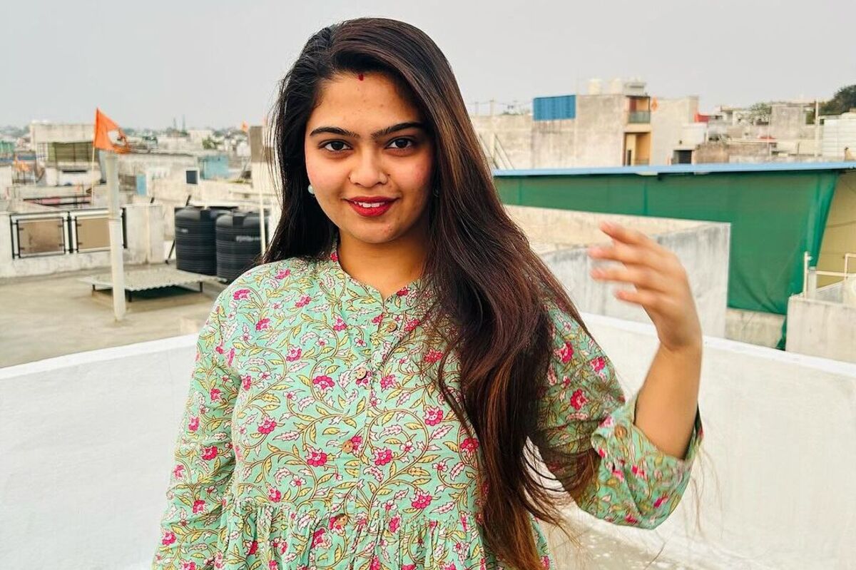 Anmol Chouhan Hilariously Portrays The Indian Mom's Comic Take on Nail Extensions