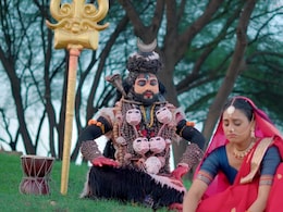 Bhojpuri Bolbam Song: भोजपुरी बोलबम सॉन्ग 'भोला भंगिया के आशिक' रिलीज, खुशी कक्कड़ और माही श्रीवास्तव के बोलबम गीत की धूम Bhojpuri Bolbam Song: भोजपुरी बोलबम सॉन्ग 'भोला भंगिया के आशिक' रिलीज, खुशी कक्कड़ और माही श्रीवास्तव के बोलबम गीत की धूम