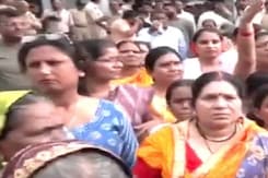 नर्सिग घोटाले में मंत्री के खिलाफ कांग्रेसियों ने की शिकायत तो भड़क उठीं महिलाएं