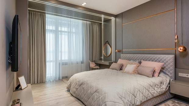 Silk Vs. Cotton: Which Bedsheet Is Better For You? Silk Vs. Cotton: Which Bedsheet Is Better For You?