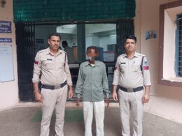 दुष्कर्म का आरोपी ढोंगी बाबा गिरफ्तार, गांव छोड़ भागने की थी तैयारी; भभूत में नशीला पदार्थ मिलाकर घटना को दिया था अंजाम दुष्कर्म का आरोपी ढोंगी बाबा गिरफ्तार, गांव छोड़ भागने की थी तैयारी; भभूत में नशीला पदार्थ मिलाकर घटना को दिया था अंजाम