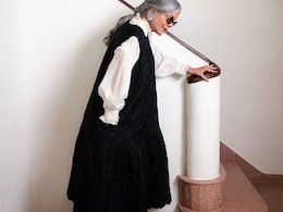 72 साल की जीनत अमान ने पहनी स्कूल ड्रेस, 4 तस्वीरों के साथ सुनाए स्कूल और कॉलेज के किस्से 72 साल की जीनत अमान ने पहनी स्कूल ड्रेस, 4 तस्वीरों के साथ सुनाए स्कूल और कॉलेज के किस्से