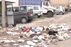 सफाई कर्मचारियों के हड़ताल पर जाने से जयपुर हो रहा गंदा सफाई कर्मचारियों के हड़ताल पर जाने से जयपुर हो रहा गंदा