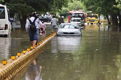 Heavy Rain Leaves Delhi Waterlogged, Roads Jammed Across National Capital Heavy Rain Leaves Delhi Waterlogged, Roads Jammed Across National Capital