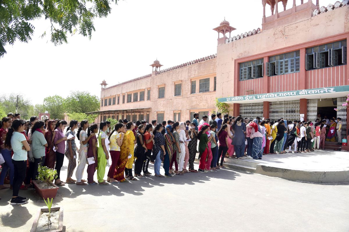 केंद्र सरकार ने नहीं भेजी ST छात्रों की छात्रवृत्ति, 14964 स्टूडेंट्स दो साल से कर रहे स्कॉलरशिप का इंतजार