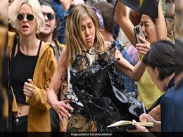 Viral Video: Jennifer Aniston Loses Her Cool Over Oil Attack On Sets Of <i>The Morning Show</i>. Watch Viral Video: Jennifer Aniston Loses Her Cool Over Oil Attack On Sets Of <i>The Morning Show</i>. Watch