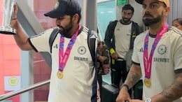 Team India Arrival: विश्व विजेता टीम इंडिया ट्रॉफी के साथ पहुंची दिल्ली, एयरपोर्ट पर फैंस की भारी भीड़