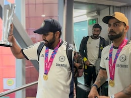 Team India Arrival: विश्व विजेता टीम इंडिया ट्रॉफी के साथ पहुंची दिल्ली, एयरपोर्ट पर फैंस की भारी भीड़