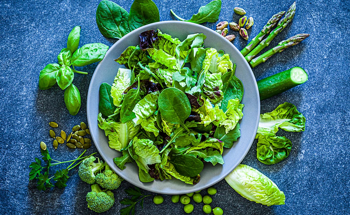 Leafy greens are rich in potassium, magnesium, and nitrates, which aid in dilating blood vessels