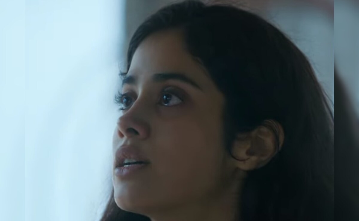 Janhvi Kapoor's <i>Ulajh</i> Trailer Reviewed By Brother Arjun Kapoor: "I'm Hooked"