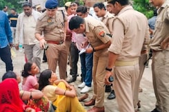 1 लाख की भीड़, बाबा या सिस्टम हाथरस में मौतौं का जिम्मेदार कौन? 1 लाख की भीड़, बाबा या सिस्टम हाथरस में मौतौं का जिम्मेदार कौन?