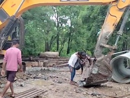 गढ़चिरौली में गर्भवती महिला के लिए 'देवदूत' बनी जेसीबी पोकलैंड मशीन