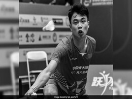 Chinese Badminton Player, 17, Dies After Collapsing During Championship Match Chinese Badminton Player, 17, Dies After Collapsing During Championship Match
