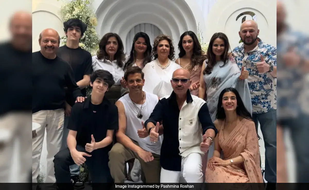 Hrithik Roshan, Saba Azad, Hrehaan, Hridaan's Famjam Pic. Courtesy Pashmina Roshan