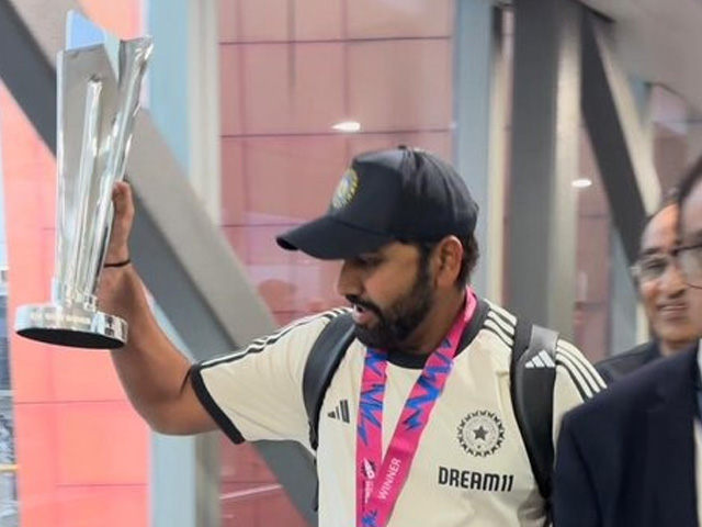 Indian Team Gets A Rousing Welcome At ITC Maurya In Delhi