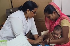 इलाज के लिए 5 किमी  दूर जाने को क्यों मजबूर हैं भीलवाड़ा के लोग इलाज के लिए 5 किमी  दूर जाने को क्यों मजबूर हैं भीलवाड़ा के लोग