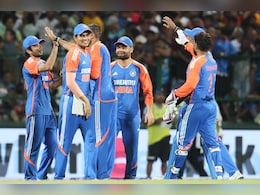 एका मोठ्या चुकीमुळे टीम इंडियाच्या हातामधून निसटली श्रीलंका सीरिज, अंपायर्सनीही दिली कबुली एका मोठ्या चुकीमुळे टीम इंडियाच्या हातामधून निसटली श्रीलंका सीरिज, अंपायर्सनीही दिली कबुली
