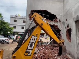 छत्तीसगढ़ के इस शहर में खूब गरजा बुलडोजर, जमींदोंज हुई तीन मंजिला इमारत छत्तीसगढ़ के इस शहर में खूब गरजा बुलडोजर, जमींदोंज हुई तीन मंजिला इमारत