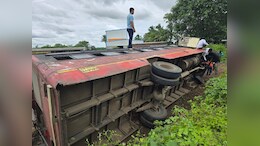 एसटी चालवताना चालकाला आली फिट, गाडीवरचा ताबा सुटला अन्...