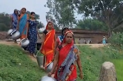 पत्थलगांव में पेयजल की समस्या गंदा पानी पीने को मजबूर लोग