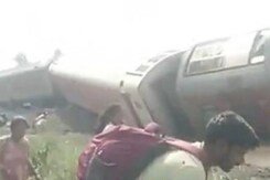 Gonda Train Accident: गोंडा में ट्रेन हादसा, Chandigarh Dibrugarh Express के डिब्बे पटरी से उतरे Gonda Train Accident: गोंडा में ट्रेन हादसा, Chandigarh Dibrugarh Express के डिब्बे पटरी से उतरे