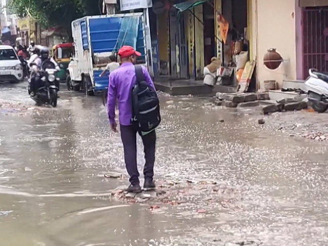 Slush Covers South Delhi Roads Amid Rain, Causes Traffic Snarls