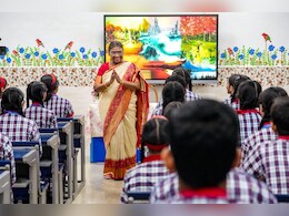 PHOTOS में देखिए मुर्मु मैम की क्लास : जब राष्ट्रपति ने स्कूल में छात्रों को पढ़ाया पर्यावरण का पाठ