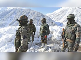 9 महीने बाद सेना बर्फीली चोटी में दबे 3 सैनिकों के शवों को निकाला बाहर
