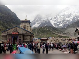 उत्तराखंड में बारिश से फिलहाल राहत, फिर बहाल हुई चार धाम यात्रा, खोले गए 146 मार्ग उत्तराखंड में बारिश से फिलहाल राहत, फिर बहाल हुई चार धाम यात्रा, खोले गए 146 मार्ग