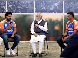 Team India Meeting PM Modi: जीत की मिट्टी क्यों चखी, PM मोदी ने किया सवाल, तो जानिए रोहित शर्मा ने क्या बताया Team India Meeting PM Modi: जीत की मिट्टी क्यों चखी, PM मोदी ने किया सवाल, तो जानिए रोहित शर्मा ने क्या बताया