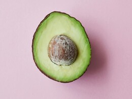 एवोकाडो खाने पर शरीर को मिलते हैं कई फायदे, बच्चों के लिए बनाएं Avocado की ये डिशेज  एवोकाडो खाने पर शरीर को मिलते हैं कई फायदे, बच्चों के लिए बनाएं Avocado की ये डिशेज