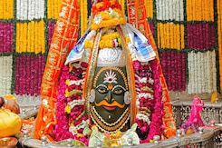 'हर हर महादेव' से गूंजा पूरा देश, देखिए उज्जैन-भोपाल का नजारा 'हर हर महादेव' से गूंजा पूरा देश, देखिए उज्जैन-भोपाल का नजारा