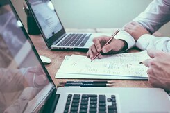 Low IT hiring: Subroto Bagchi ने बता दिया आखिर कहां पीछे छूट रहे Engineers Low IT hiring: Subroto Bagchi ने बता दिया आखिर कहां पीछे छूट रहे Engineers