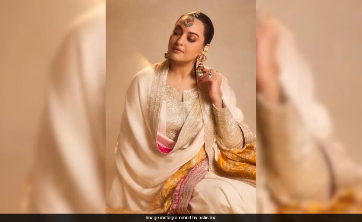 ICYMI: Sonakshi Sinha Is The Life Of Her "Sonamandi" Themed Bachelorette Party. See Pics