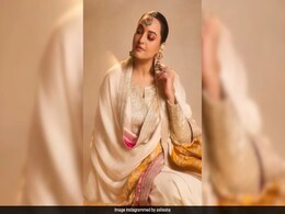ICYMI: Sonakshi Sinha Is The Life Of Her "Sonamandi" Themed Bachelorette Party. See Pics ICYMI: Sonakshi Sinha Is The Life Of Her "Sonamandi" Themed Bachelorette Party. See Pics