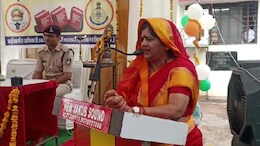 Madhya Pradesh: इमरती देवी मंच से हुई पुलिस के खिलाफ हमलावर, कहा- गरीब की नहीं होती कोई सुनवाई