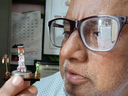 World's Smallest Tajiya: उदयपुर के शिल्पी इकबाल सक्का ने बनाया दुनिया का सबसे छोटा चांदी का ताजिया