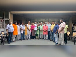 Tikamgarh : सीएमओ के खिलाफ फूटा पार्षदों का गुस्सा, सड़क पर की नारेबाजी