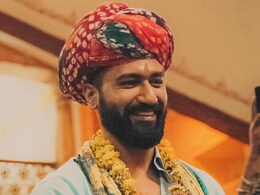 एक्टर विक्की कौशल ने जयपुर में शाही राजस्थानी थाली का उठाया लुत्फ, यहां देखें तस्वीरें एक्टर विक्की कौशल ने जयपुर में शाही राजस्थानी थाली का उठाया लुत्फ, यहां देखें तस्वीरें